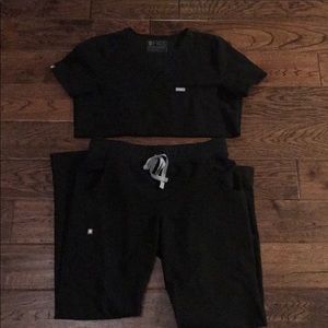 Black Figs Scrub Set